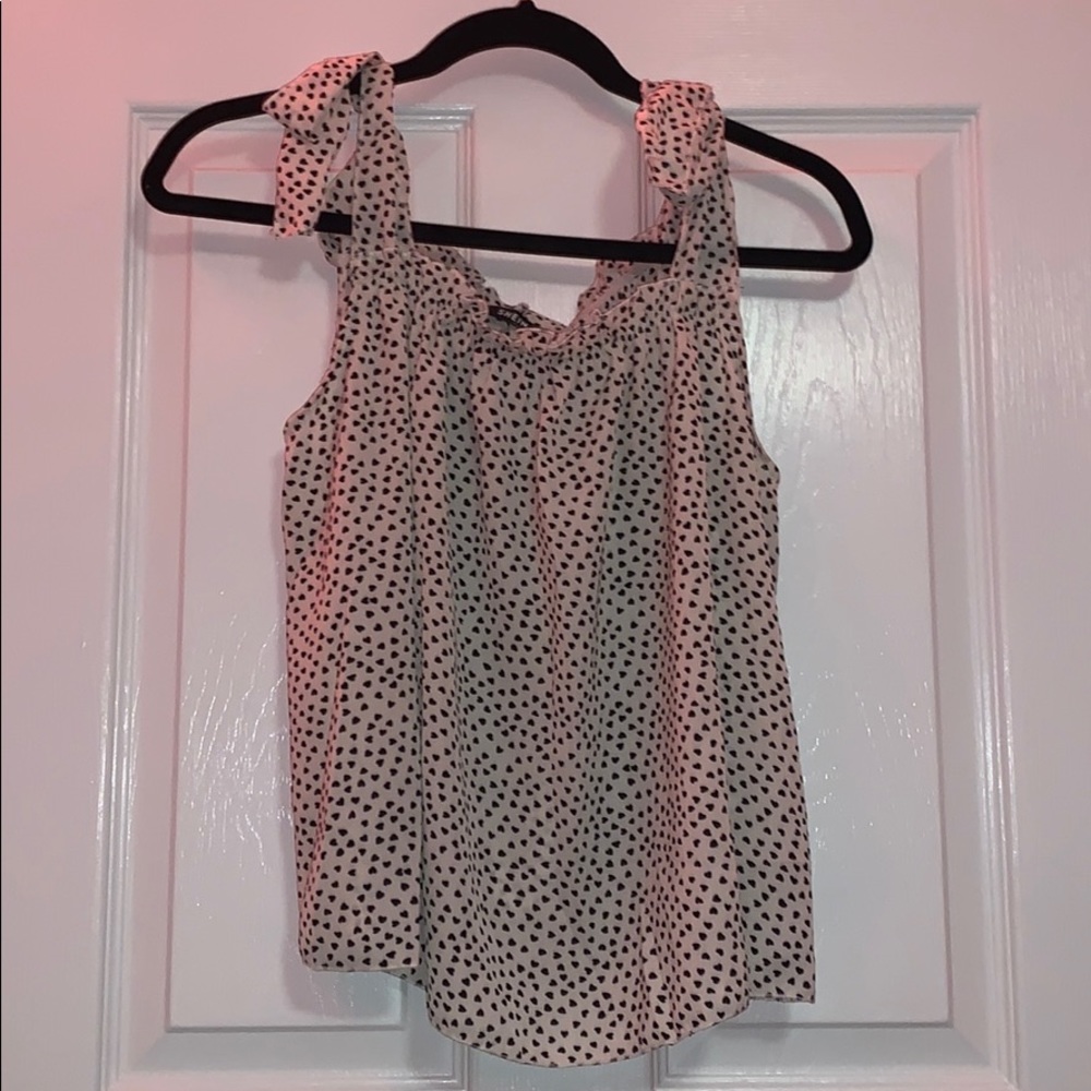 Patterned flowy top